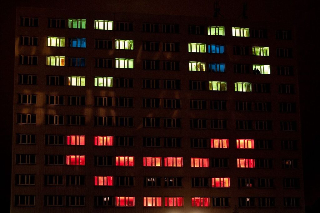 projekt P.I.W.O. pokazywany na wrocławskich juwenaliach nocą