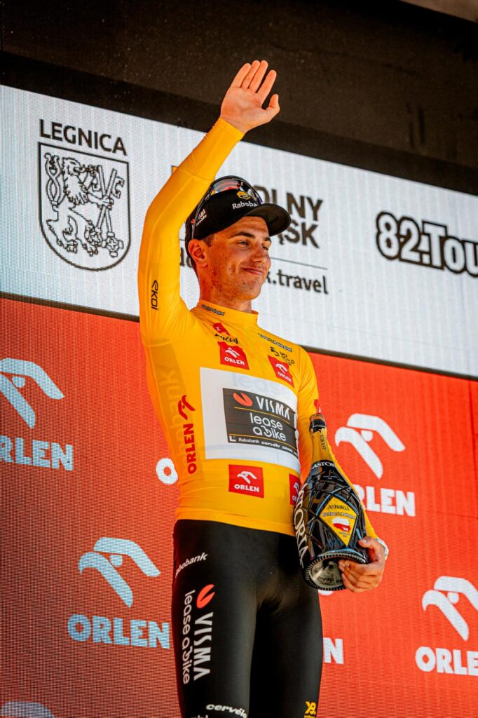 Dekoracja zwycięzców pierwszego etapu Tour de Pologne 2025